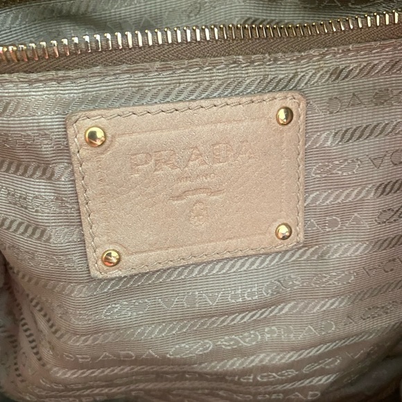 Prada leather bag! - Picture 7 of 14